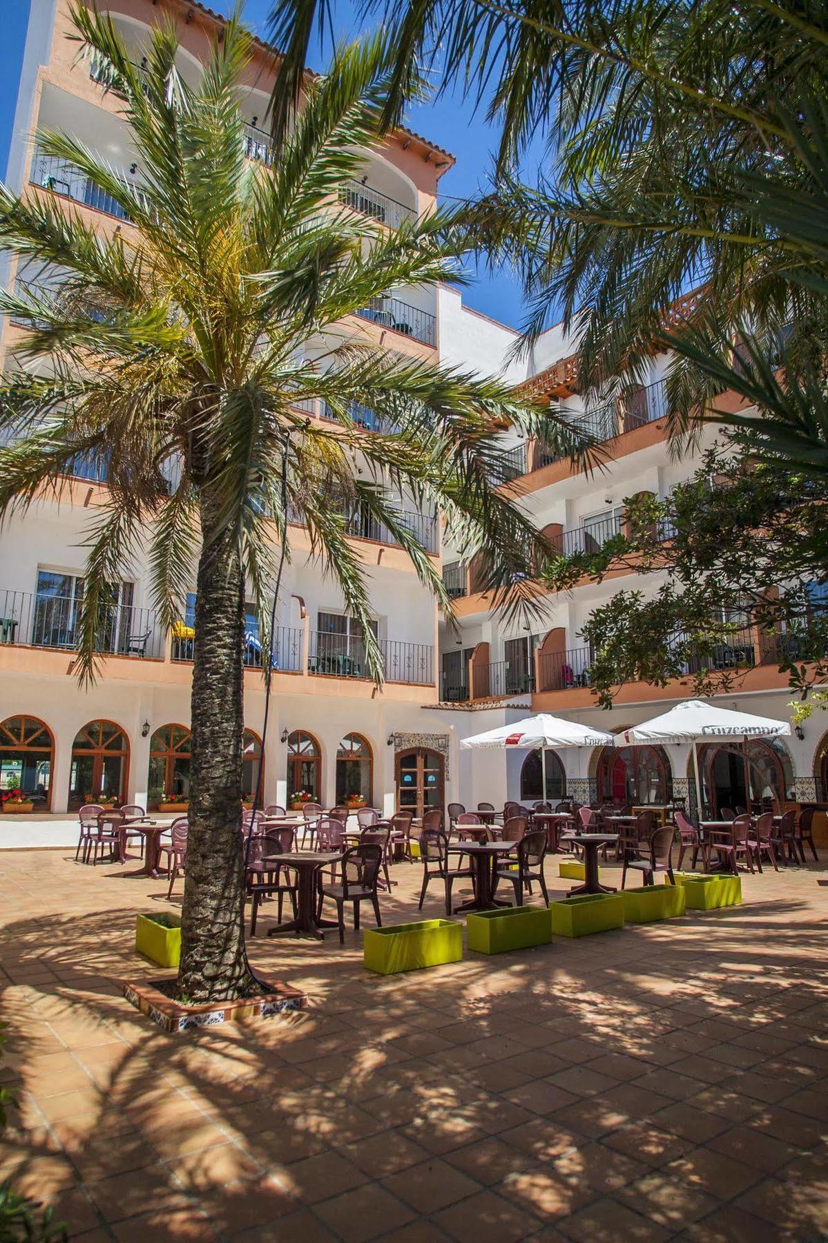 Hotel Comarruga Platja エクステリア 写真